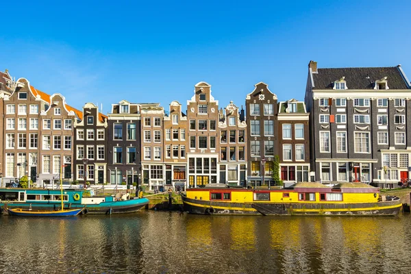 Канал будинків центру міста Амстердам Ліцензійні Стокові Фото