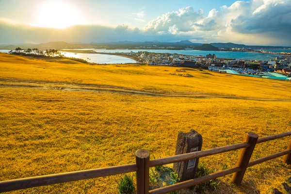 Jeju Adası, Güney Kore Seongsan Ilchulbong dağ üzerinden görüntülemek — Stok fotoğraf