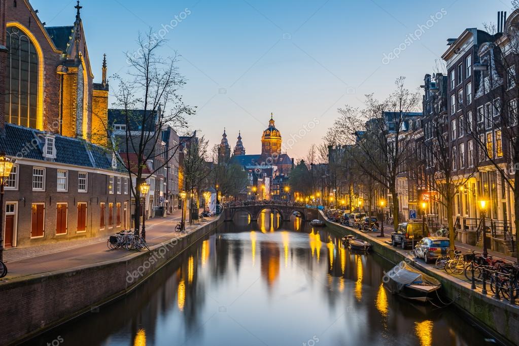 Amsterdam canals with bridge and typical dutch houses in Netherl Stock ...