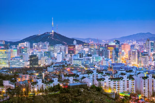 Seoul city skyline éjjel, Dél-Korea — Stock Fotó