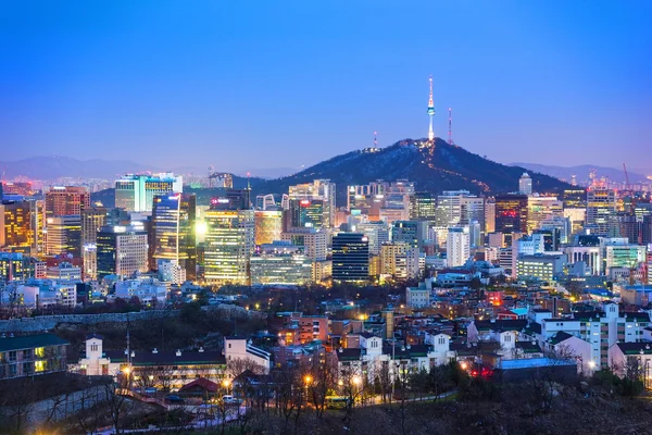 Widok na panoramę miasta Seulu nocą w Korei Południowej — Zdjęcie stockowe