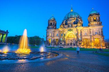 Berlin Cathedral (Berliner Dom) Berlin, mikrop görünümü geceleri