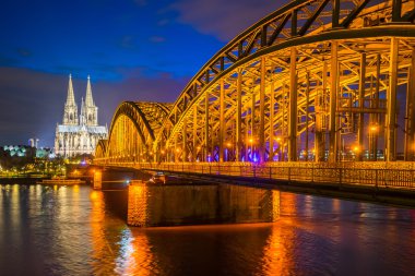 Köln Katedrali ve hohenzollern köprü, Köln, Almanya