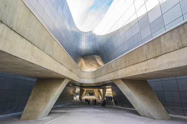 Dongdaemun Design Plaza v Soulu, Jižní Korea — Stock fotografie