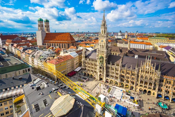 鸟瞰图的玛利亚广场市政厅在慕尼黑，德国 — 图库照片