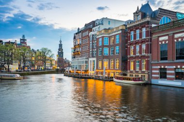 amsterdam kanalları gün batımında