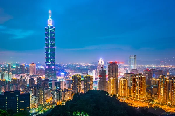 Panoramę miasta Tajpej w nocy na Tajwanie — Zdjęcie stockowe