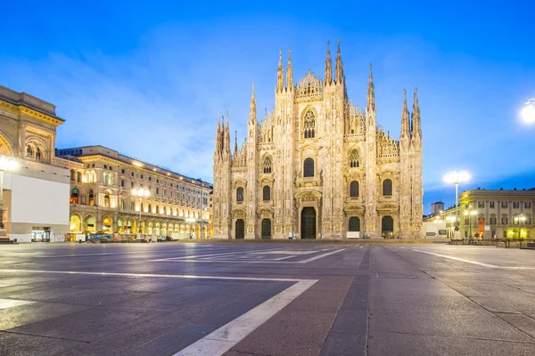 Catedral del Duomo de Milán en Milán, Italia — Foto de Stock