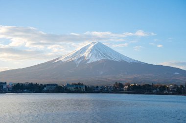 Japonya 'daki Fujisan dağıyla Kawagushiko Gölü.