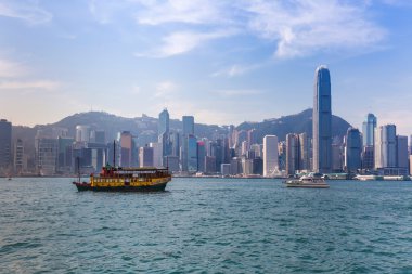 Hong kong manzarası ile victoria Harbor tekneler.