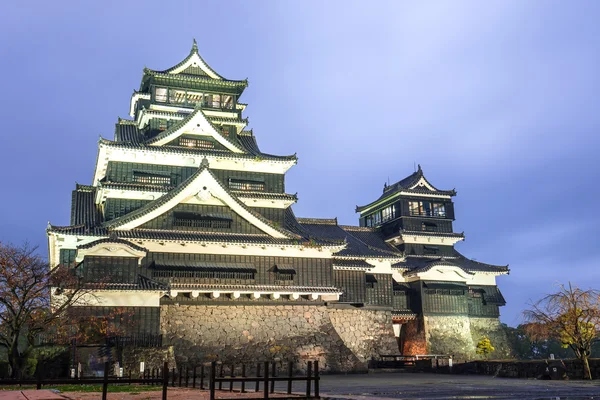 Soumrak hradu Kumamoto v severním Kjúšú, Japonsko — Stock fotografie