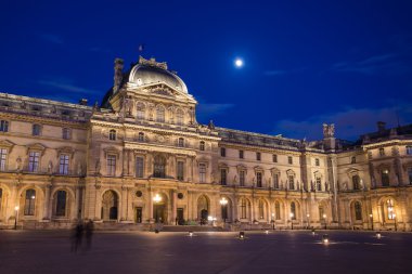 Louvre Müzesi, gece Paris, Fransa