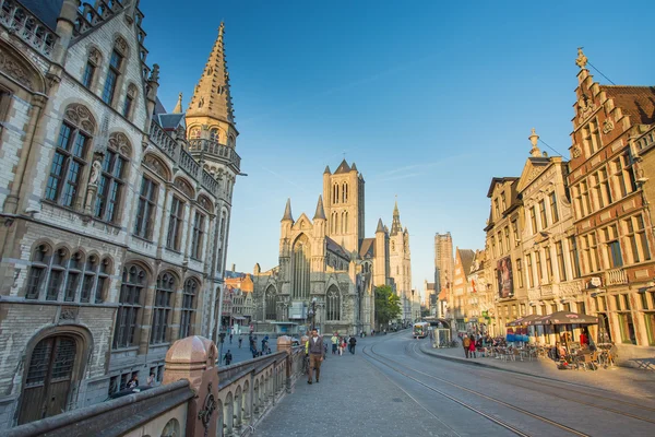 GHENT, BÉLGICA - 17 DE MAIO: Belas casas na cidade velha de Ghent , — Fotografia de Stock