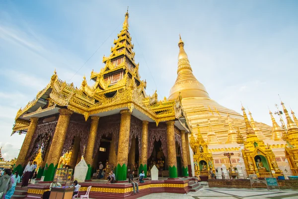 Shwedagon pagoda w yangon, myanmar — Zdjęcie stockowe