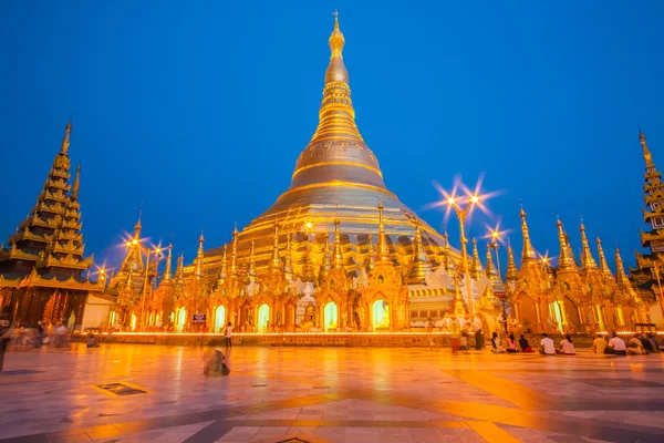 O Pagode Shwedagon em Rangum, Mianmar — Fotografia de Stock