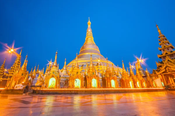 O Pagode Shwedagon em Rangum, Mianmar — Fotografia de Stock