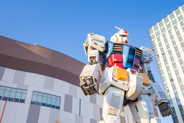 "Mobile Suit Gundam ". Se encuentra en frente de la "Diver City" para presentar el Frente Gundam, Tokio —  Fotos de Stock