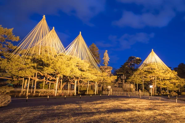 Jardín Kenrokuen por la noche en Kanazawa, Japón — Foto de Stock