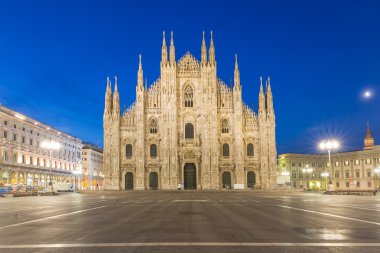 Duomo Milan Katedrali İtalya alacakaranlık.