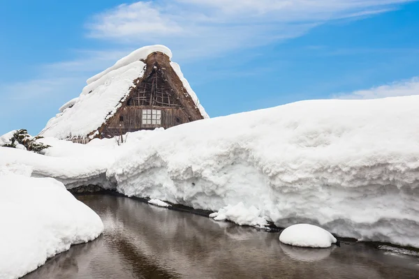 Starý dům Shirakawago vesnice v Japonsku. — Stock fotografie