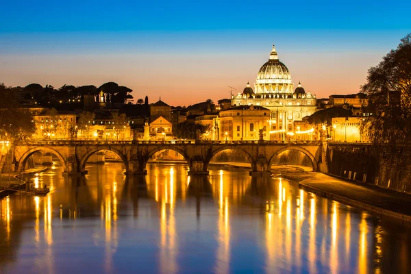 A Basílica Papal de São Pedro no Vaticano . — Fotografia de Stock