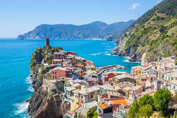 Vernazza fisherman village i Cinque Terre, Italien — Stockfoto