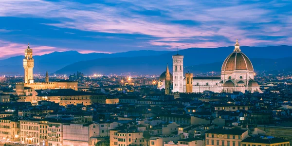 Сутінки біля Міланського собору у Флоренції, Італія. — стокове фото