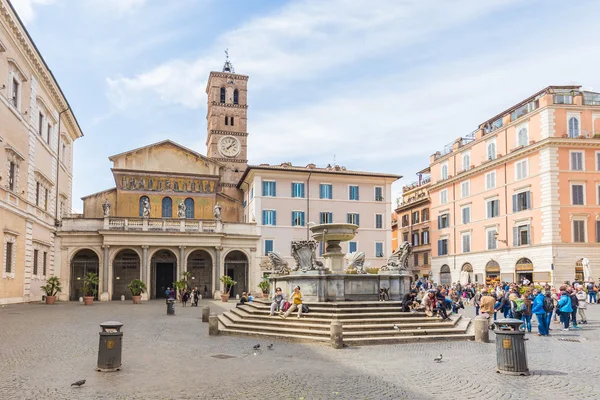 Basilikan i vår fru av Trastevere i Rom, Italien — Stockfoto