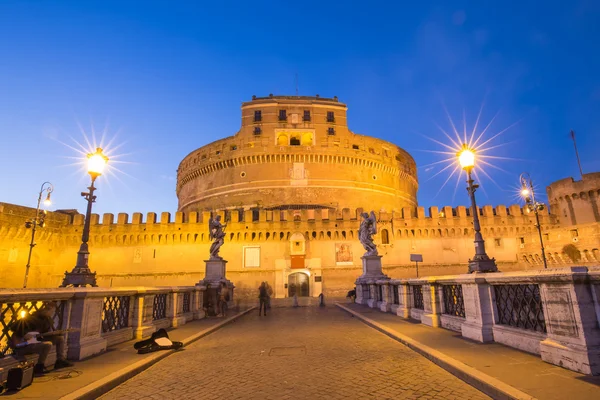 Rome, イタリアのテヴェレ川に架かるサン アンジェロ城 — ストック写真