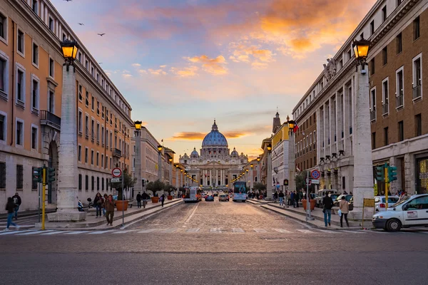 Twilight view of Rome at St. Peters cathedral in Italy — Stock Photo, Image