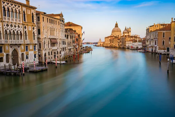 A szürkület nézet a canal Grande, Velence, Olaszország — Stock Fotó