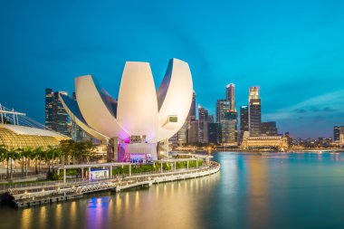Singapur manzarası ve marina Bay görünümü
