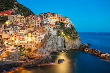 Alacakaranlık İtalya Manarola Köyü'nde