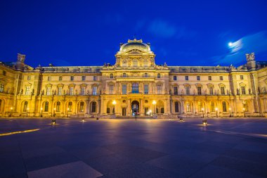 Louvre Müzesi, gece Paris, Fransa