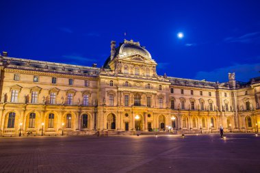 Louvre Müzesi, gece Paris, Fransa