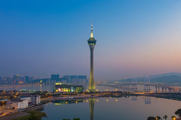 Paisaje urbano de la Torre Macao por la noche en China — Foto de Stock