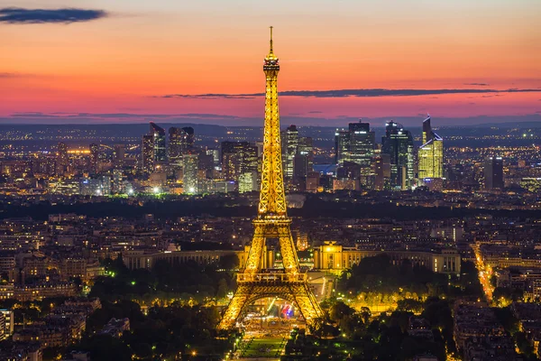 Torre Eiffel di notte a Parigi, Francia — Foto Stock