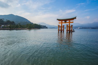 Torii kayan kapı Miyajima, Japonya