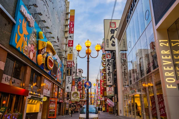 Japonya'nın Osaka Dotombori alışveriş caddesi — Stok fotoğraf