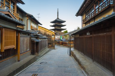 Yasaka pagoda Japonya'nın Kyoto antik Cadde ile