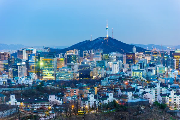 Paisaje urbano de Seúl al atardecer en Corea del Sur — Foto de Stock
