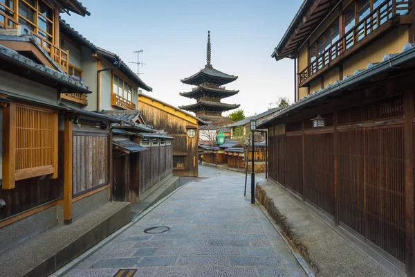 Yasaka pagode com Quioto rua antiga no Japão — Fotografia de Stock
