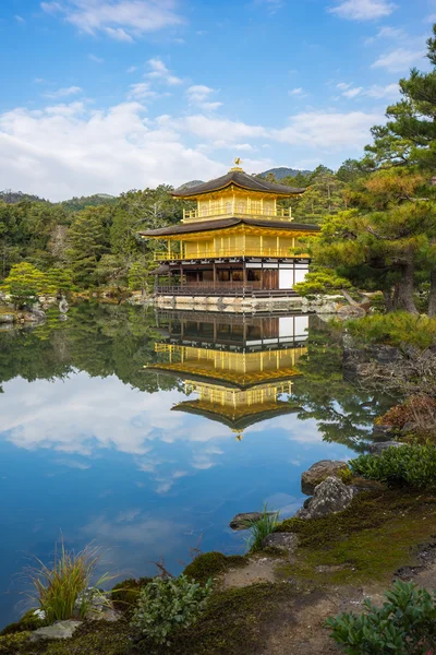Kinkaku-ji, het gouden paviljoen in Kyoto, Japan — Stockfoto