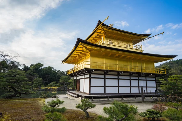 Kinkaku-ji, den gyllene paviljongen i Kyoto, Japan — Stockfoto