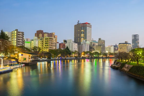 Городской пейзаж Хиросимы в Японии — стоковое фото