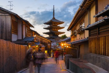 Yasaka pagoda Japonya'nın Kyoto antik Cadde ile