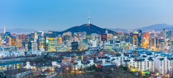 Vista panorámica del paisaje urbano de Seúl al atardecer en Corea del Sur — Foto de Stock