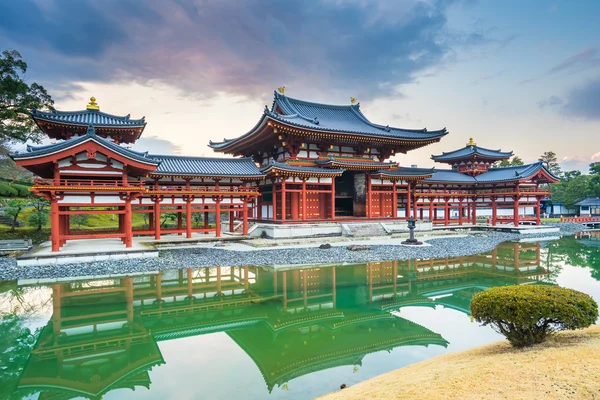 Temple Byodo-In dans la ville d'Uji dans la préfecture de Kyoto, Japon . — Photo