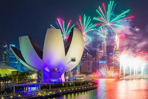 Πυροτεχνήματα των Sg50 εορτασμών στη Marina Bay, Σιγκαπούρη. — Φωτογραφία Αρχείου