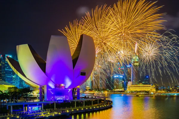 Tűzijáték, Sg50 ünnepek, Marina Bay, Szingapúr. — Stock Fotó